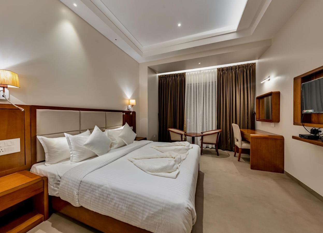 Grand Regal Hotel Chandoli Bagian luar foto