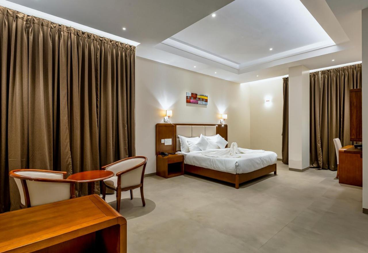 Grand Regal Hotel Chandoli Bagian luar foto